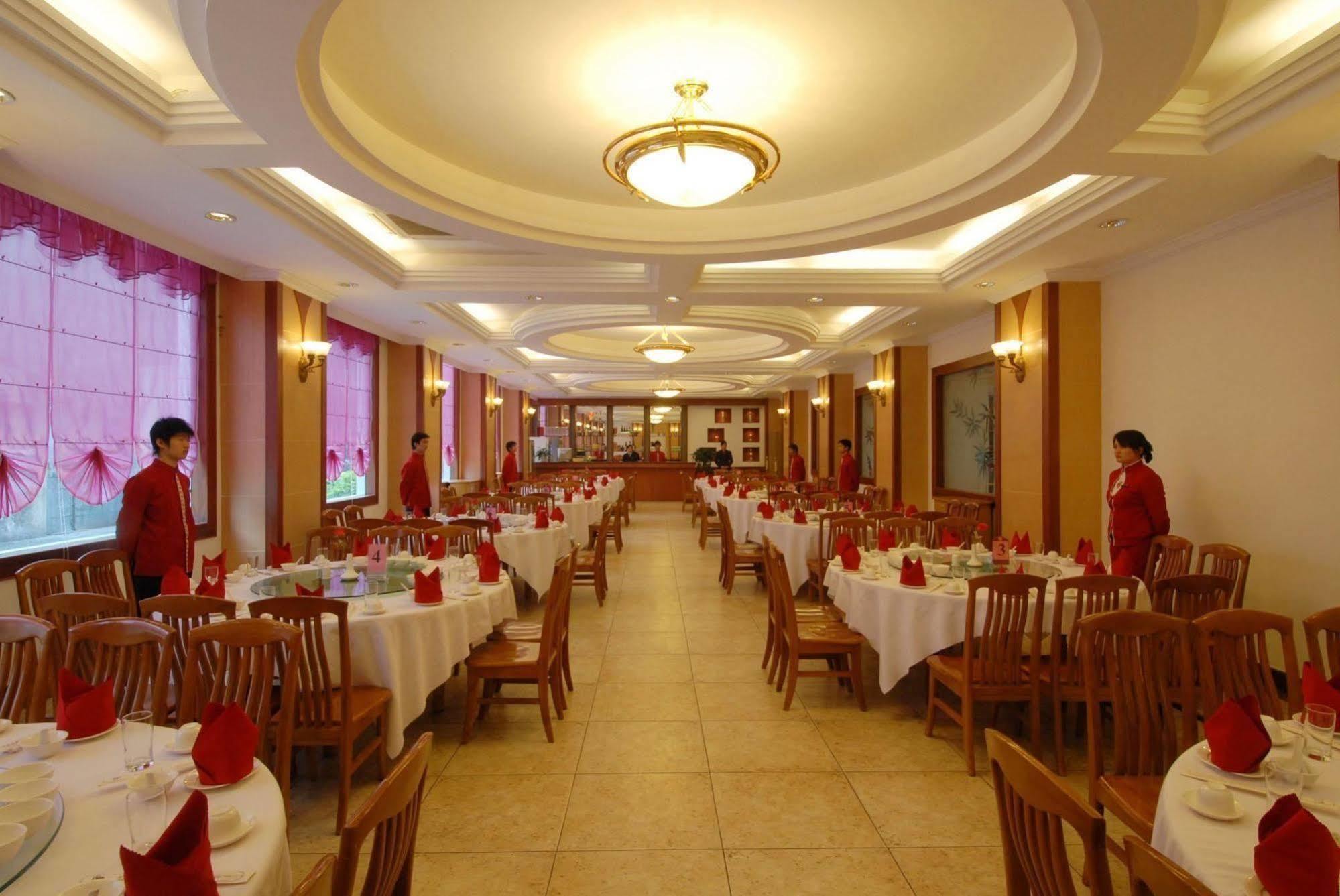 New Century Hotel Yangshuo Esterno foto