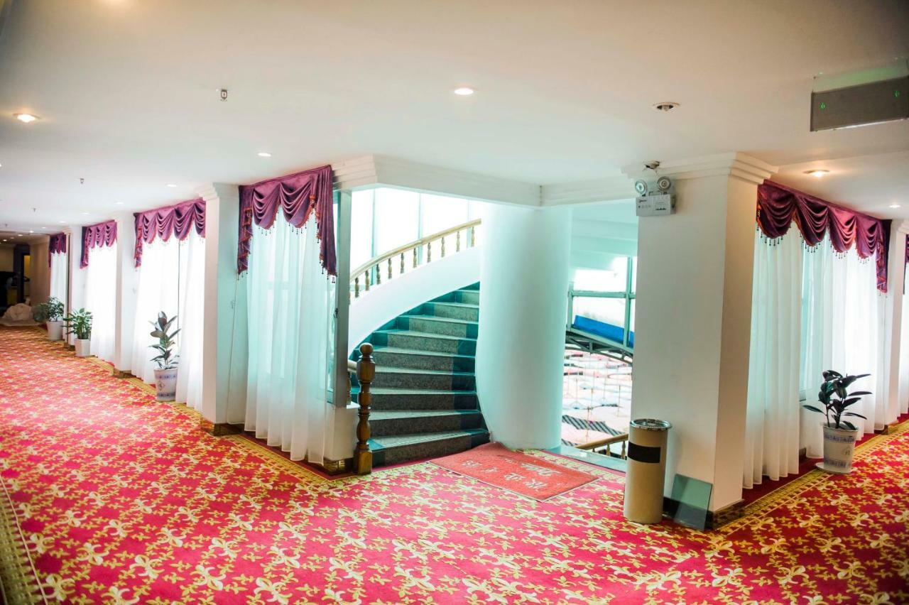 New Century Hotel Yangshuo Esterno foto