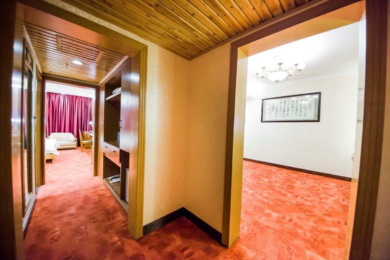 New Century Hotel Yangshuo Esterno foto