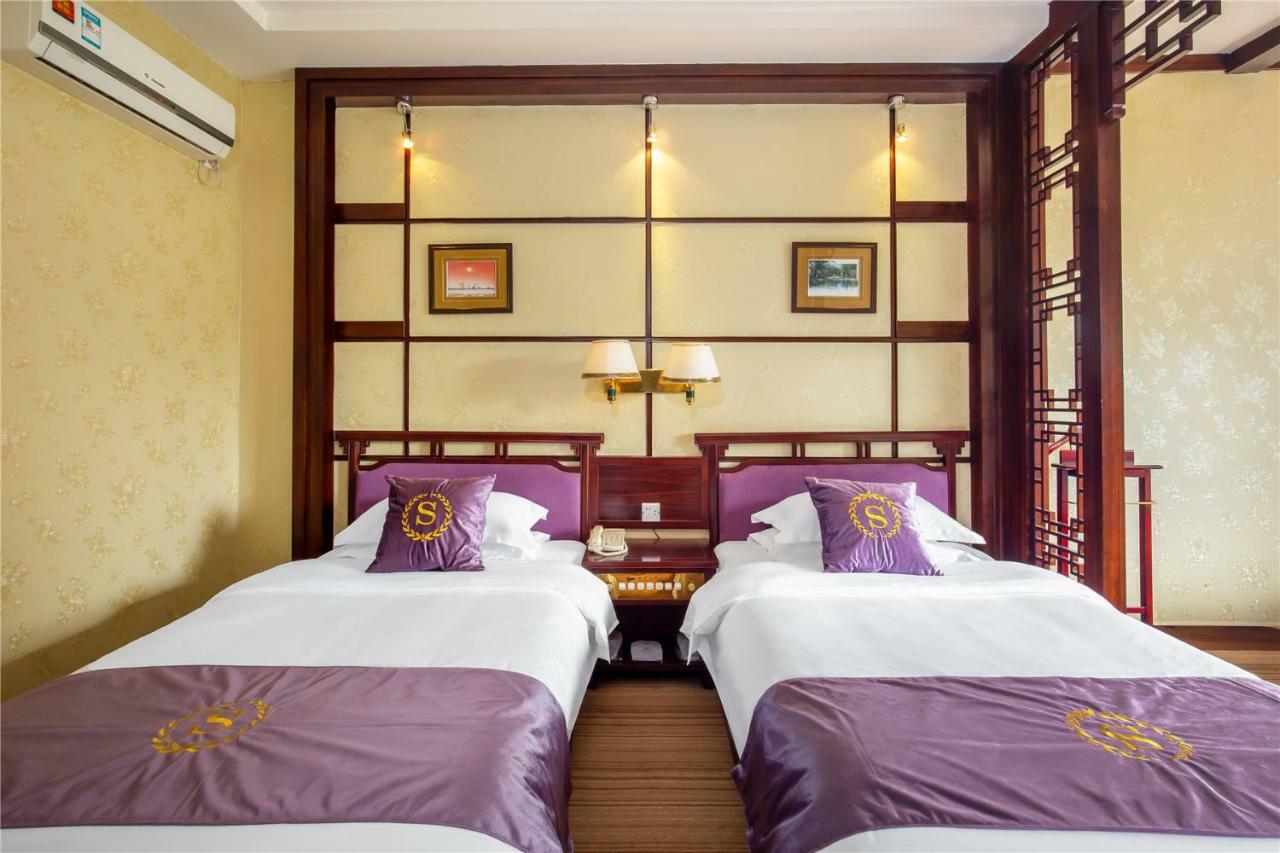 New Century Hotel Yangshuo Esterno foto